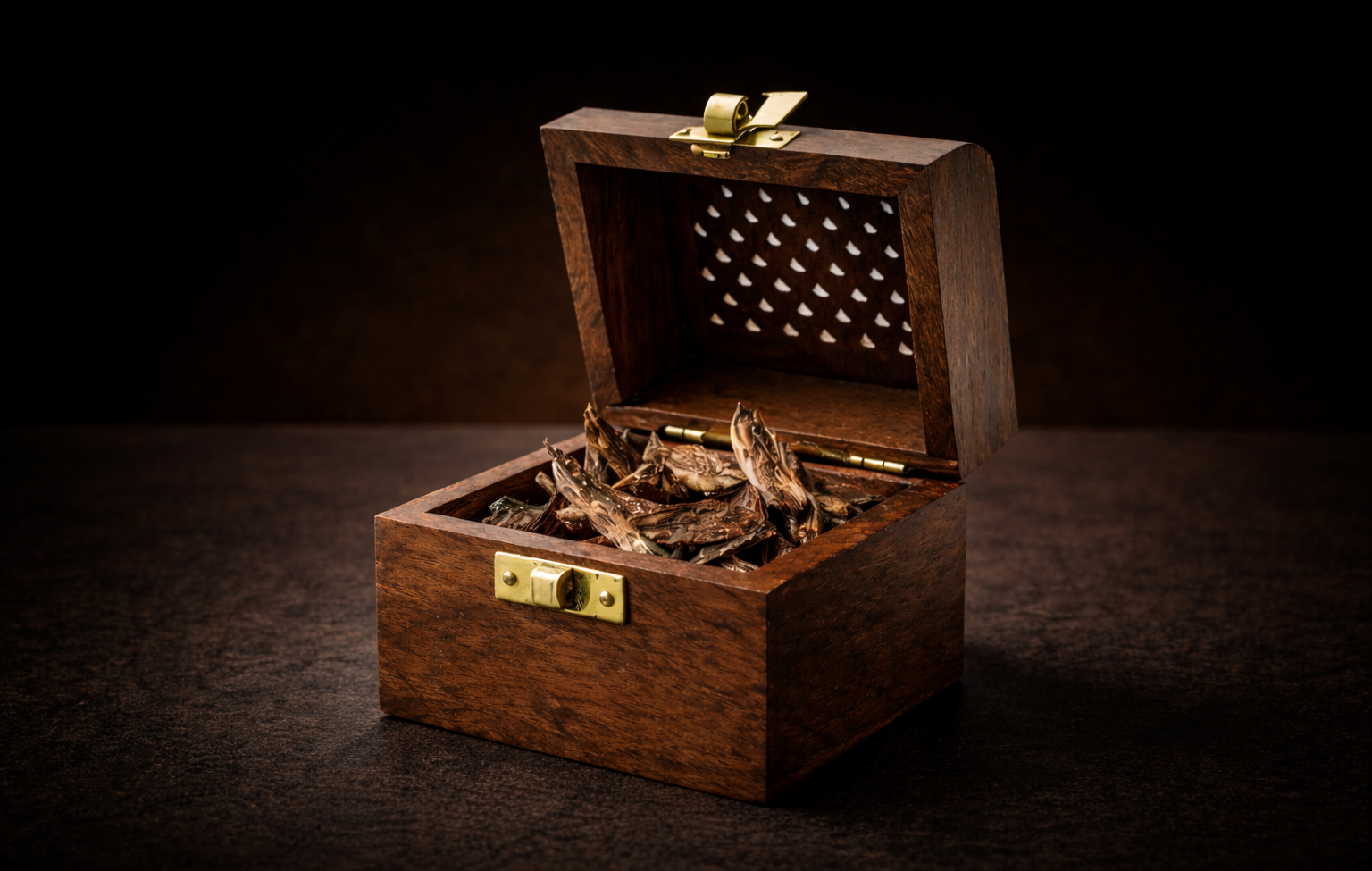 Premium Malaysian Wild Agarwood (Gaharu) 345g + free gifts